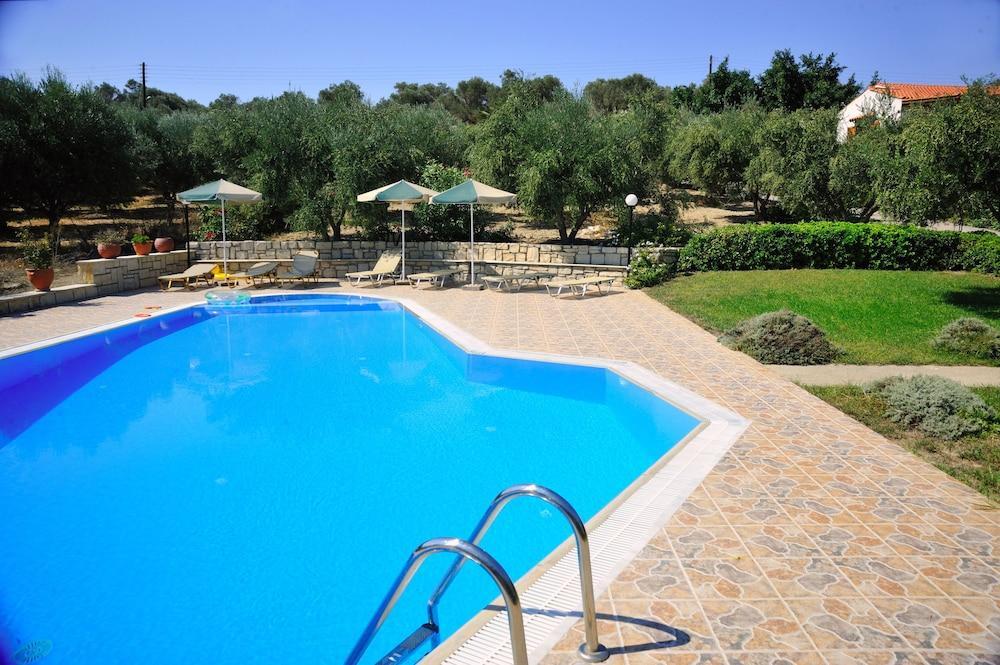 Lefkothea Villas With Large Pool, Bbq & Playground アデリアノス・カンポス エクステリア 写真