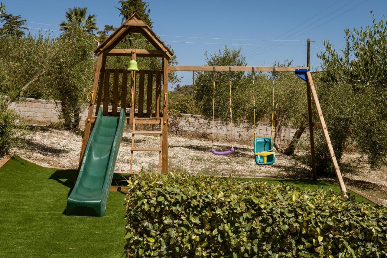 Lefkothea Villas With Large Pool, Bbq & Playground アデリアノス・カンポス エクステリア 写真