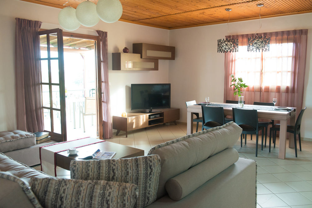 Lefkothea Villas With Large Pool, Bbq & Playground アデリアノス・カンポス エクステリア 写真